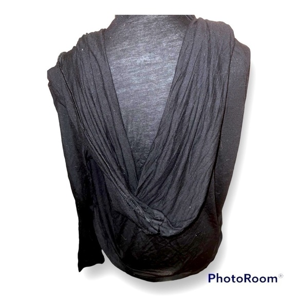 ALICE + Olivia black wrap with drape, can be worn as capelet or hood. S. - Picture 1 of 7